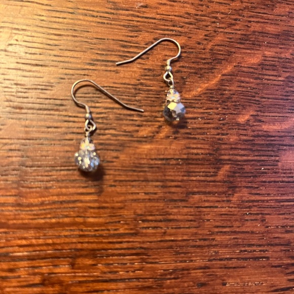 Sparkly one of a kind never worn dangling earrings! - Picture 4 of 5